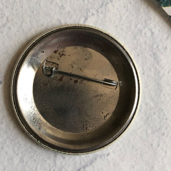 I Ate It Raw Eastport Raw Bar Alexandria VA Pinback Button Souvenir Gag Gift - Picture 2 of 4